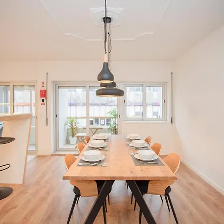 Liiiving In - Modern Design
