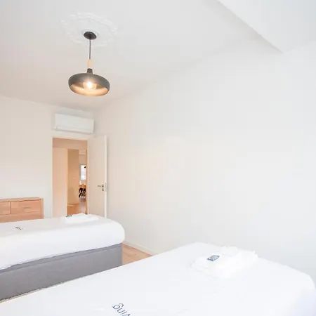 Liiiving In - Modern Design Apartment